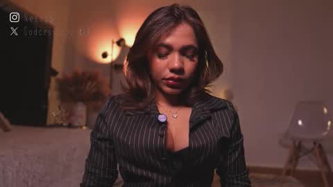 zoevidal_ online show from March 16, 11:58 am