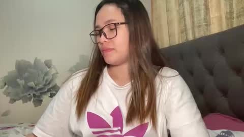 zoey_foryou online show from April 30, 12:21 pm