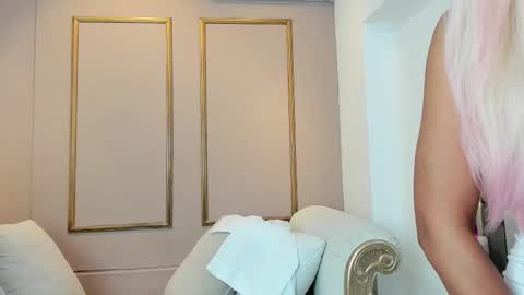 Z O E online show from November 30, 12:42 pm