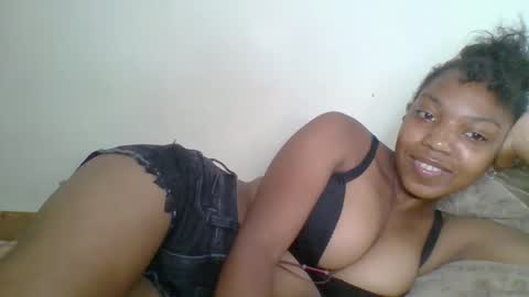 zyraelle_01 online show from May 4, 9:40 pm