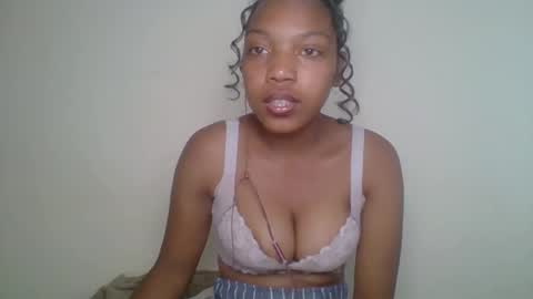 zyraelle_01 online show from May 13, 5:08 pm
