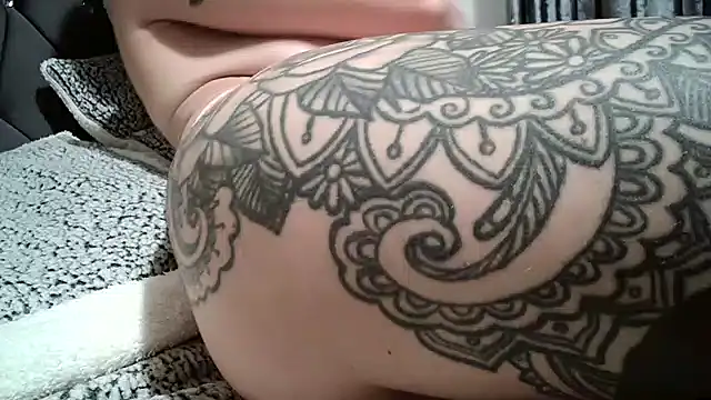 AaliyahLux online show from December 16, 8:47 pm