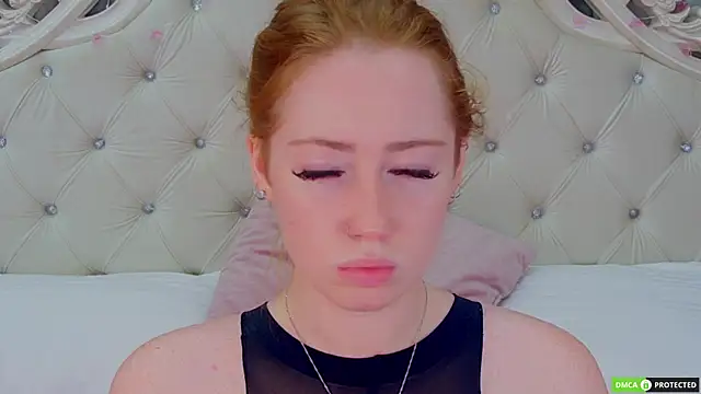 Snapshot of TinaBrook chatting on October 8, 4:17 am TinaBrook online show from October 8, 4:17 am