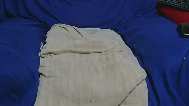 sluttylaura21 online show from March 19, 7:35 am