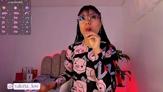 Snapshot of nahia_low chatting on October 4, 1:33 am nahia low online show from October 4, 1:33 am