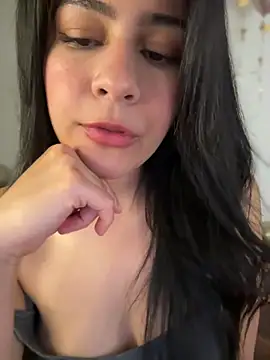 CuteKira7 online show from April 11, 7:45 am