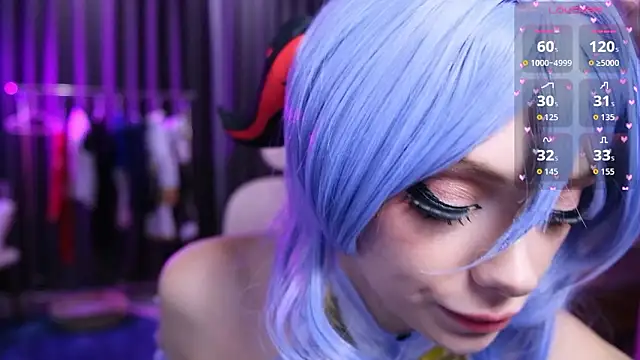 HolliWould  online show from February 21, 10:49 am