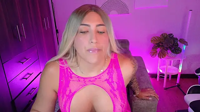 a belladanger online show from April 17, 2:24 am