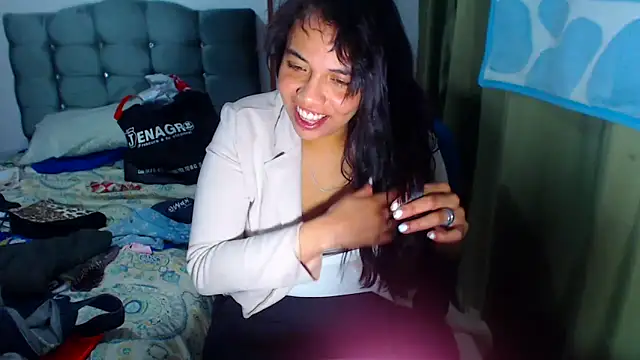 AmaraRoberts420 online show from January 15, 5:02 am