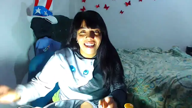 Snapshot of AmaraRoberts420 chatting on October 1, 4:50 am AmaraRoberts420 online show from October 1, 4:50 am