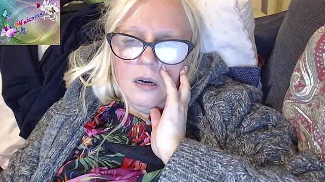 martachatte online show from October 10, 3:28 pm