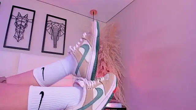 Rebeca jones online show from December 19, 12:30 pm