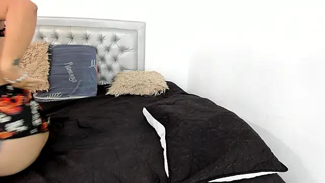 SEXXYLATINCOUPLE1 online show from September 12, 11:18 am