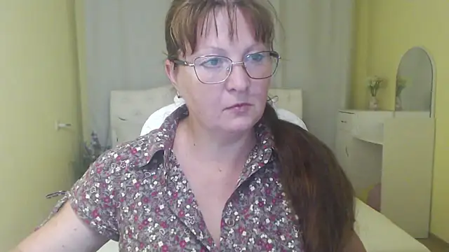 VanessaHotts online show from July 7, 8:29 am
