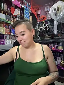 Snapshot of TamySweetness chatting on October 17, 6:33 pm TamySweetness online show from October 17, 6:33 pm
