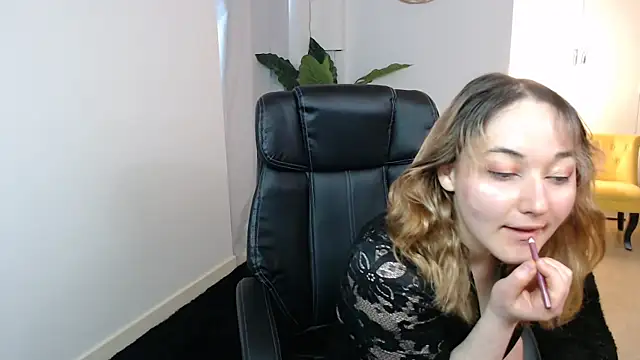 Crystal-dreamt online show from February 18, 10:14 am