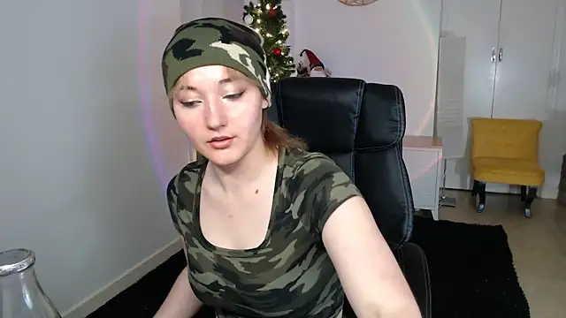 Crystal-dreamt online show from November 19, 9:42 am