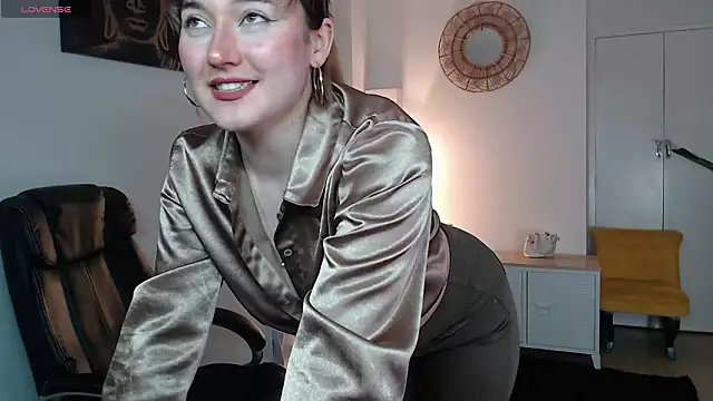 Crystal-dreamt online show from March 17, 8:46 pm