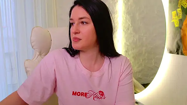 moniqque online show from December 3, 12:29 pm