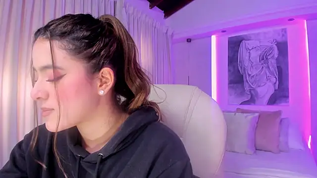 nathalie rivers online show from December 18, 12:21 pm