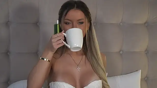 IvyRubens online show from May 26, 8:13 am