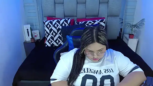 evelin zaens online show from November 13, 6:56 am