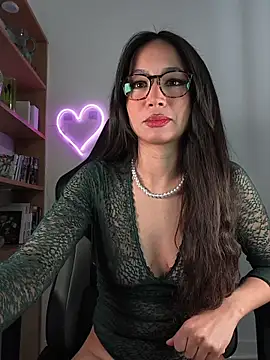 Naughty-Jessie online show from April 3, 8:40 pm