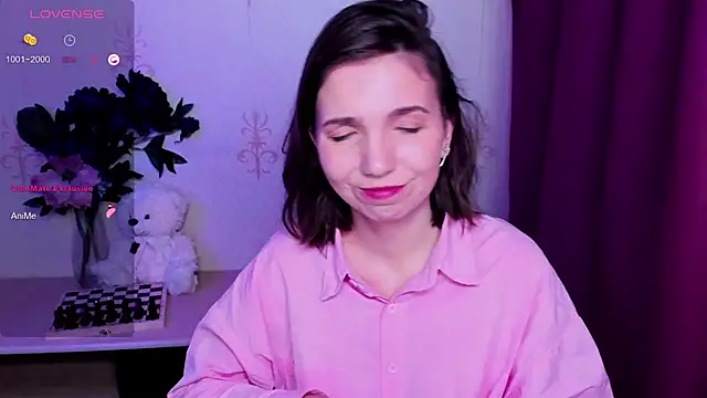 KindHazelHere  online show from March 27, 5:31 am