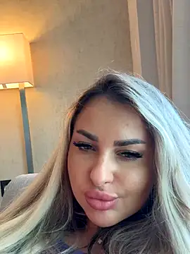 Denisse Perry online show from November 18, 5:58 pm