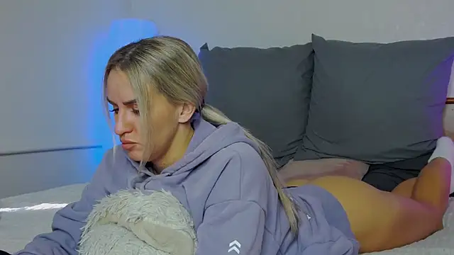 SofiJames online show from October 2, 7:24 am