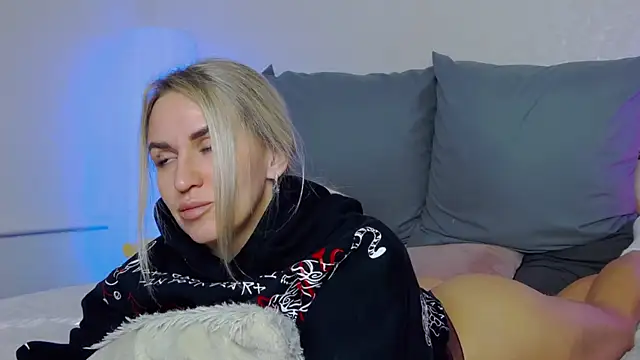 SofiJames online show from October 9, 7:23 am