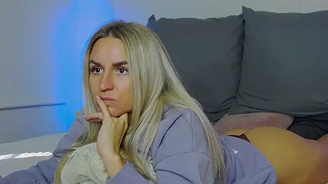 SofiJames online show from October 4, 7:25 am