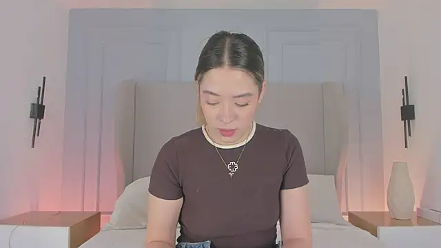 chloe d online show from June 1, 1:02 pm