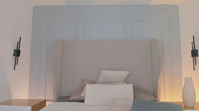 chloe d online show from April 4, 12:48 pm