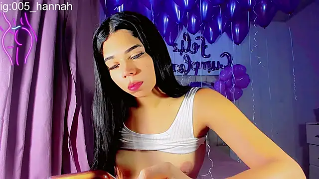 Snapshot of Hannahsmit chatting on October 23, 7:14 am Hannahsmit online show from October 23, 7:14 am