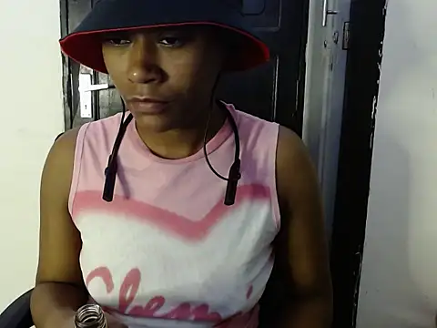 savage laura online show from December 5, 7:08 am