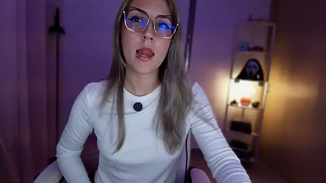 Dakotaa  online show from April 6, 2:11 am