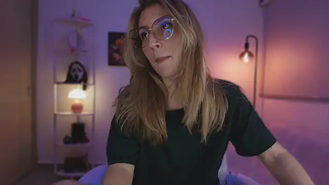 Dakotaa  online show from November 23, 4:15 am