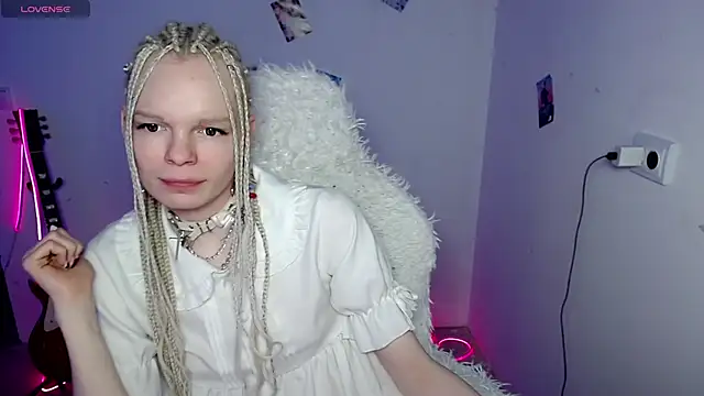 Emily Nyaffee online show from January 8, 5:11 am