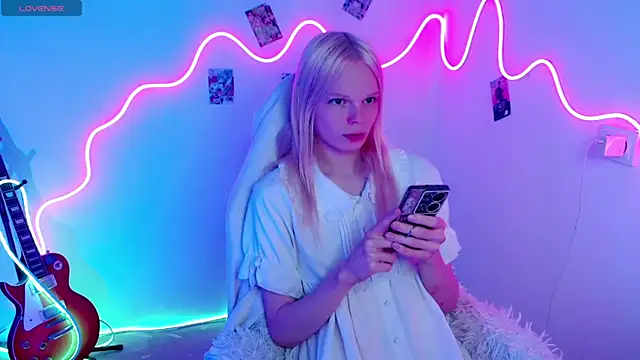 Emily Nyaffee online show from October 8, 10:36 pm