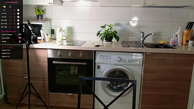 MissLovex online show from October 16, 7:00 am