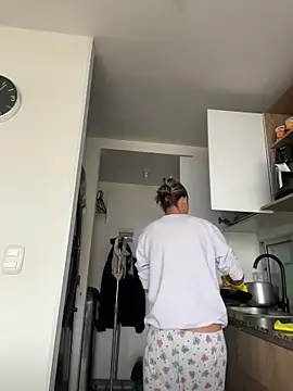 Ameellie online show from March 8, 3:27 pm