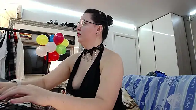 ILoveToFeelU online show from January 10, 9:19 pm