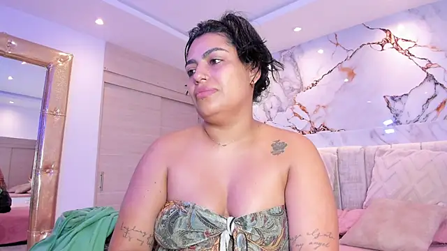 kiana cream online show from December 18, 11:48 am