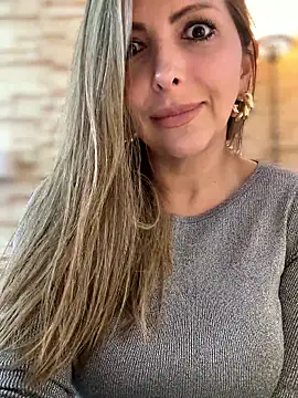 Snapshot of _Abril-Office1 chatting on September 30, 3:28 pm Abril-Office1 online show from September 30, 3:28 pm