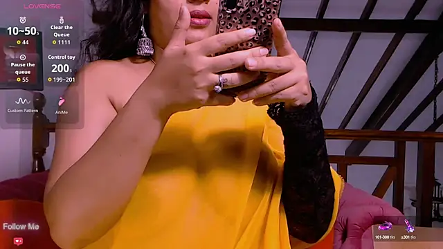 Snapshot of Ruvi_Queen chatting on October 15, 7:44 am Ruvi Queen online show from October 15, 7:44 am