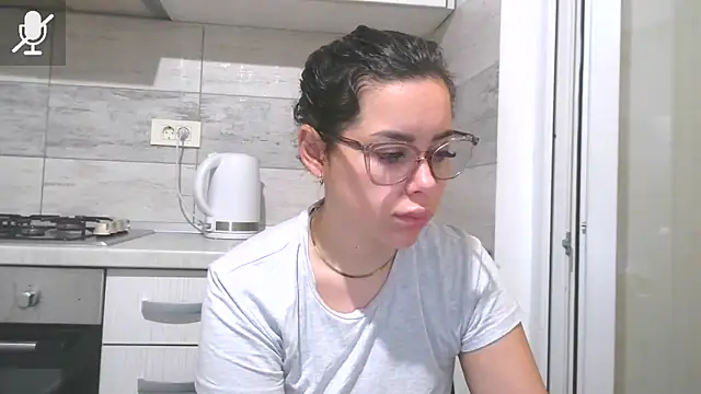 LovelyJulliette online show from November 23, 2:30 pm