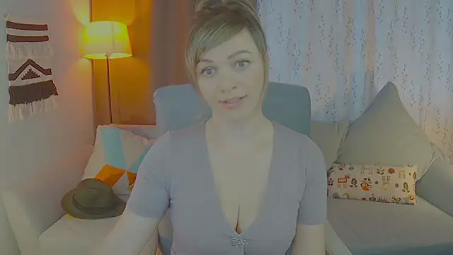 Snapshot of SweetEye chatting on October 13, 6:16 am SweetEye online show from October 13, 6:16 am