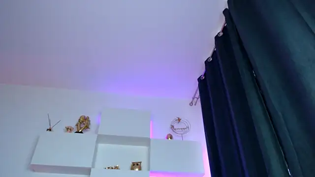 arianatattoos online show from April 17, 6:26 am