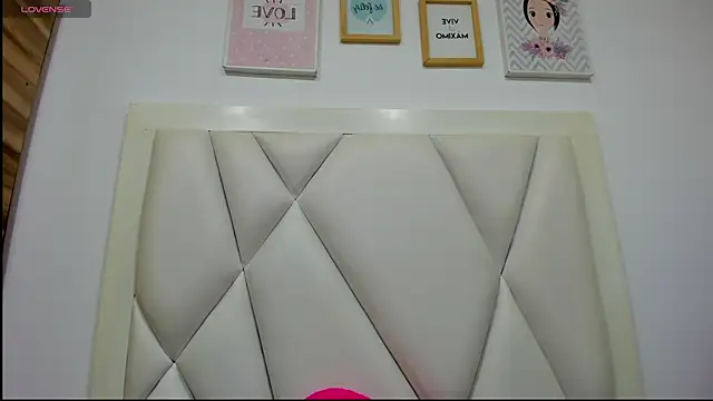 atilanadiaz7 online show from April 17, 5:15 pm